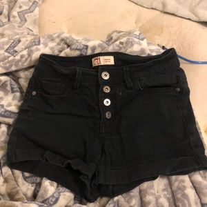 l.e.i tatum high rise black shorts
